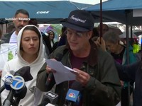 Video: Demo Trump, Warga-Artis Hollywood Gelar Aksi 