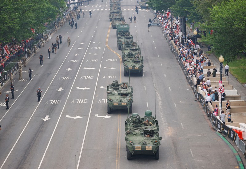Parade ulang tahun Angkatan Darat ke-250 bergerak menuju Constitution Avenue di Washington, D.C., AS, 14 Juni 2025. Parade ulang tahun Angkatan Darat ke-250 bergerak menuju Constitution Avenue di Washington, D.C., AS, 14 Juni 2025. (REUTERS/Brian Snyder)