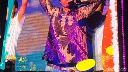 Kai EXO Pakai Batik di Konser Jakarta, Bahagia Umumkan Tur AS