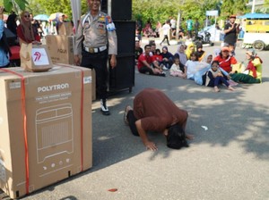 Fun Run 7,9K di Rokan Hulu, Pedagang Sujud Syukur Dapat Doorprize