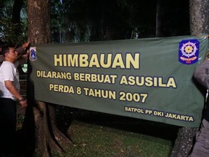Taman Langsat Jaksel Buka 24 Jam, Spanduk Larangan Mesum Dipasang!