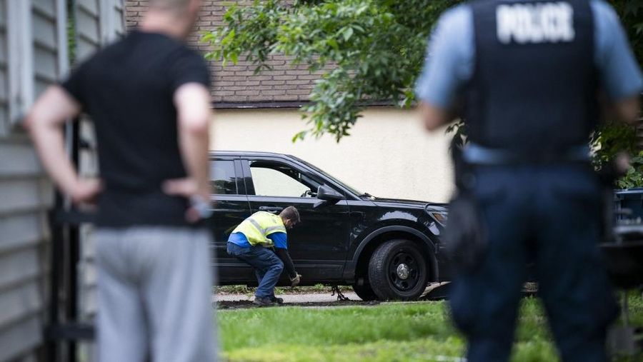 MINNEAPOLIS, MINNESOTA - JUNE 14: A vehicle belonging to Vance Boelter is towed from the alley behind his home on June 14, 2025 in Minneapolis, Minnesota. Boelter a suspect in the shooting of two Democratic-Farmer-Labor lawmakers. DFL State Rep. Melissa Hortman and her husband, Mark Hortman, were shot and killed this morning. DFL State Sen. John Hoffman and his wife were also shot and hospitalized in a separate incident. Minnesota Gov. Tim Walz said during a press conference that the shooting 