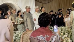 Momen Kekompakan Ahmad Dhani dan Maia di Pernikahan Al Ghazali