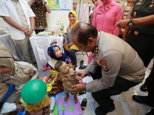 Meriah! Bakti Kesehatan Polda Jatim Warnai Hari Bhayangkara ke-79