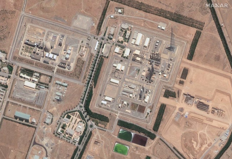 Gambar citra menunjukkan fasilitas nuklir Natanz sebelum dan setelah serangan udara Israel di Iran. (Maxar Technologies/Handout via REUTERS) Gambar citra menunjukkan fasilitas nuklir Natanz sebelum dan setelah serangan udara Israel di Iran. (Maxar Technologies/Handout via REUTERS)