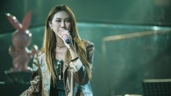 Icha Yang Penyanyi Asal Jawa Ini Curi Perhatian Ketika Nyanyi Lagu Batak