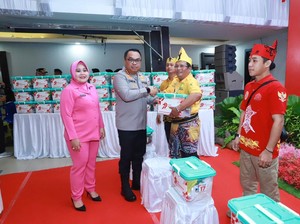 600 Paket Sembako Diterima Warga Banjarmasin di Hari Bhayangkara