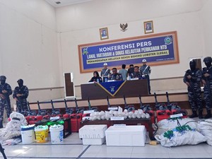 Lanal Mataram Amankan 19 Nelayan dan 51.223 Benih Lobster Ilegal di Sumbawa