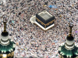 Alasan Tawaf Mengelilingi Kabah Tidak Searah Jarum Jam Berdasarkan Sains