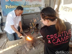 Aeng Tongtong dari Desa yang Ditinggal Merantau Kini Sentra Keris Kelas Dunia