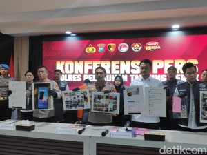 Ribuan Film Porno Sesama Jenis Dibagikan di Grup Facebook Gay Surabaya