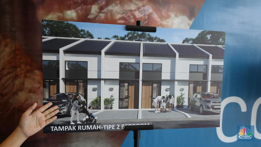 Pengunjung melihat display contoh rumah subsidi yang telah diperkecil di Jakarta, Senin (16/6/2025). Pengunjung melihat display contoh rumah subsidi yang telah diperkecil di Jakarta, Senin (16/6/2025). (CNBC Indonesia/Tri Susilo)