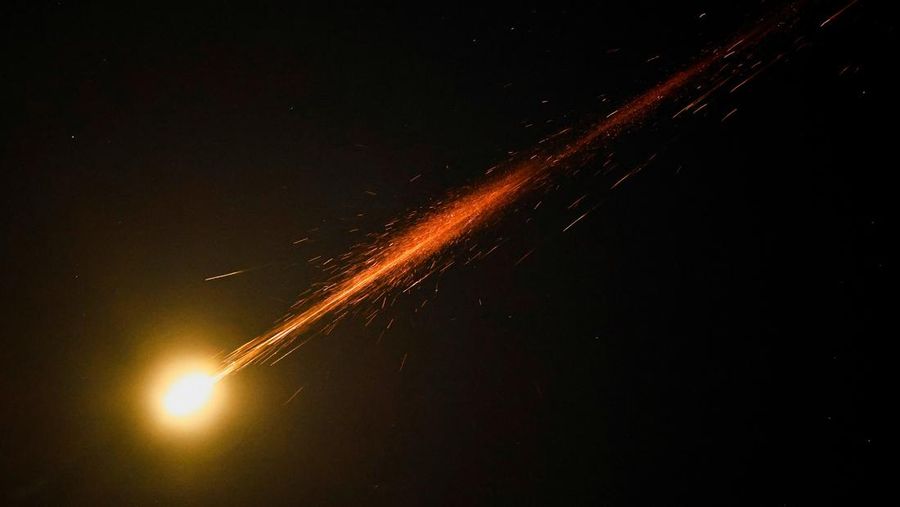 Rudal yang diluncurkan dari Iran dicegat seperti yang terlihat dari Ashkelon, Israel, 15 Juni 2025. Rudal yang diluncurkan dari Iran dicegat seperti yang terlihat dari Ashkelon, Israel, 15 Juni 2025. (REUTERS/Amir Cohen)