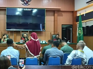 Saksi Lihat Kopda Bazar Bawa Senjata-Menembak ke Arah Kebun Singkong