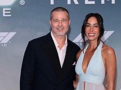Brad Pitt Gandeng Pacar di Premier 'F1', Pakar Bahasa Tubuh Sebut Tampak Cemas Brad Pitt Gandeng Pacar di Premier 'F1', Pakar Bahasa Tubuh Sebut Tampak Cemas