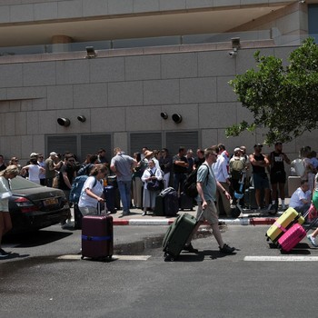 Iran Bombardir Tel Aviv, Turis Asing Ramai-ramai Lari Dari Israel