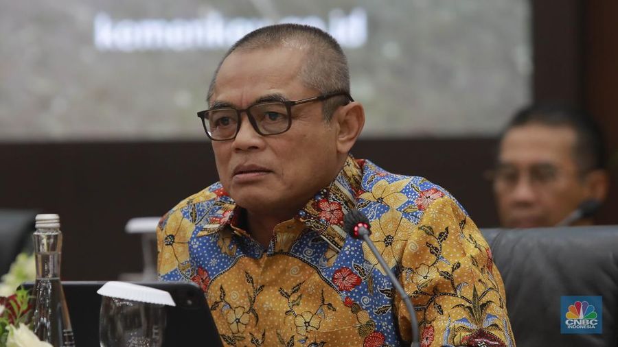 Dirjen Bea Cukai, Djaka Budi Utama saat Konferensi Pers APBN KITA bulan Juni 2025 di Jakarta, Selasa (17/6/2025). (CNBC Indonesia/Muhammad Sabki)