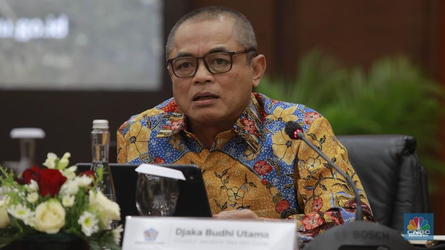 Dirjen Bea Cukai, Djaka Budi Utama saat Konferensi Pers APBN KITA bulan Juni 2025 di Jakarta, Selasa (17/6/2025). (CNBC Indonesia/Muhammad Sabki)