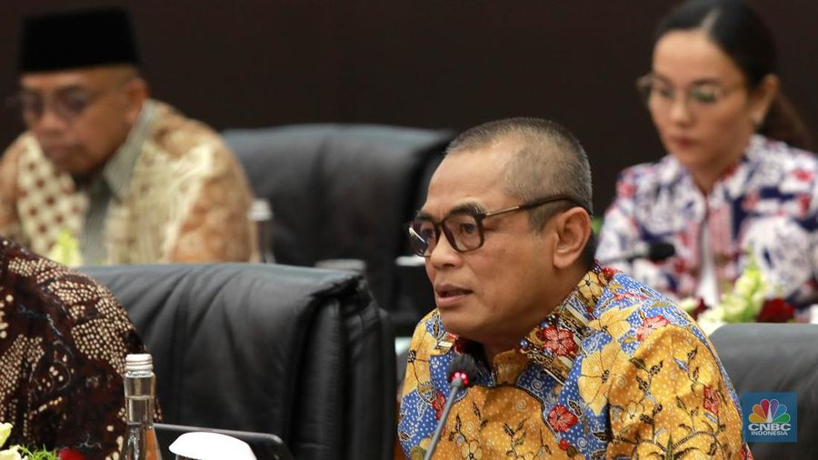 Dirjen Bea Cukai, Djaka Budi Utama saat Konferensi Pers APBN KITA bulan Juni 2025 di Jakarta, Selasa (17/6/2025). (CNBC Indonesia/Muhammad Sabki)