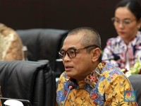 Dirjen Bea Cukai, Djaka Budi Utama saat Konferensi Pers APBN KITA bulan Juni 2025 di Jakarta, Selasa (17/6/2025). (CNBC Indonesia/Muhammad Sabki)
