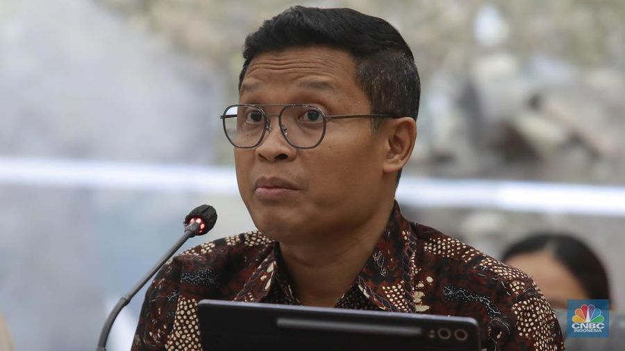 Dirjen Pajak, Bimo Wijayanto saat Konferensi Pers APBN KITA bulan Juni 2025 di Jakarta, Selasa (17/62025). (CNBC Indonesia/Muhammad Sabki)