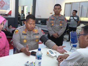 100 Anggota Polres Pasuruan dan Bhayangkari Donor Darah