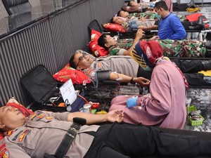 Donor Darah untuk Sesama Sambut HUT Bhayangkara ke-79 di Trenggalek