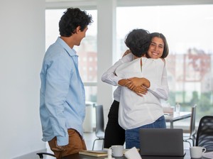 75 Kata-kata Perpisahan Teman Kerja yang Pensiun, Resign, serta Kena Mutasi