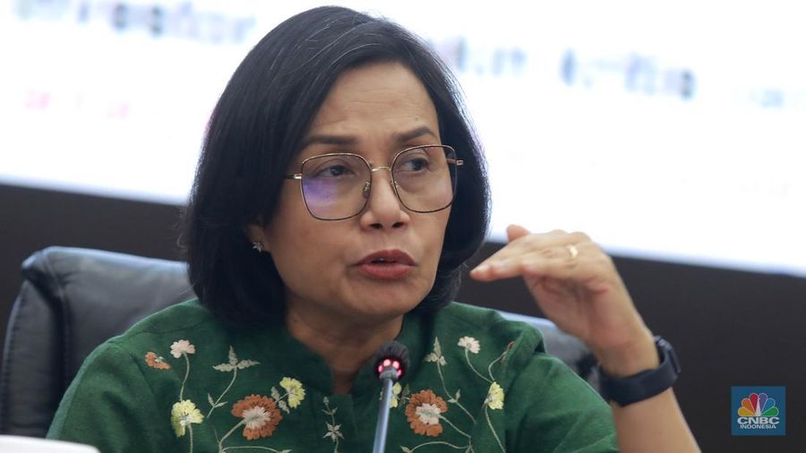 Menteri Keuangan RI, Sri Mulyani saat Konferensi Pers APBN KITA bulan Juni 2025 di Jakarta, Selasa (17/6/2025). (CNBC Indonesia/Muhammad Sabki)