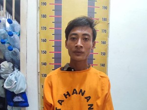 Sembunyikan Senpi di Balik Jaket, Pemuda di OKU Timur Diringkus Polisi