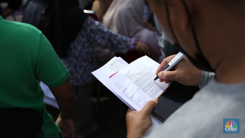 Konferensi pers penyitaan Uang hasil tindak pidana korupsi dalam pemberian fasilitas CPO dan turunanya dari para terdakwa korporasi Wilmar Group sebesar Rp 11.880.351.802.619 di Kejagung, Jakarta, Selasa (17/6/2025). Konferensi pers penyitaan Uang hasil tindak pidana korupsi dalam pemberian fasilitas CPO dan turunanya dari para terdakwa korporasi Wilmar Group sebesar Rp 11.880.351.802.619 di Kejagung, Jakarta, Selasa (17/6/2025). (CNBC Indonesia/Muhammad Sabki)