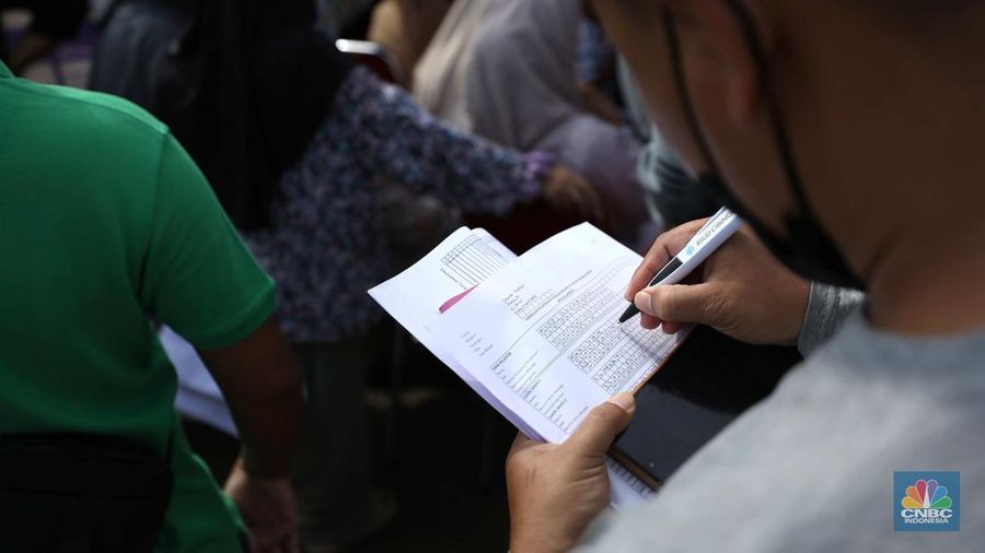 Konferensi pers penyitaan Uang hasil tindak pidana korupsi dalam pemberian fasilitas CPO dan turunanya dari para terdakwa korporasi Wilmar Group sebesar Rp 11.880.351.802.619 di Kejagung, Jakarta, Selasa (17/6/2025). Konferensi pers penyitaan Uang hasil tindak pidana korupsi dalam pemberian fasilitas CPO dan turunanya dari para terdakwa korporasi Wilmar Group sebesar Rp 11.880.351.802.619 di Kejagung, Jakarta, Selasa (17/6/2025). (CNBC Indonesia/Muhammad Sabki)