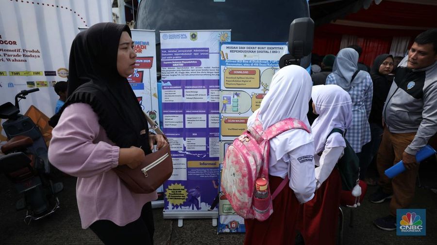 Konferensi pers penyitaan Uang hasil tindak pidana korupsi dalam pemberian fasilitas CPO dan turunanya dari para terdakwa korporasi Wilmar Group sebesar Rp 11.880.351.802.619 di Kejagung, Jakarta, Selasa (17/6/2025). Konferensi pers penyitaan Uang hasil tindak pidana korupsi dalam pemberian fasilitas CPO dan turunanya dari para terdakwa korporasi Wilmar Group sebesar Rp 11.880.351.802.619 di Kejagung, Jakarta, Selasa (17/6/2025). (CNBC Indonesia/Muhammad Sabki)
