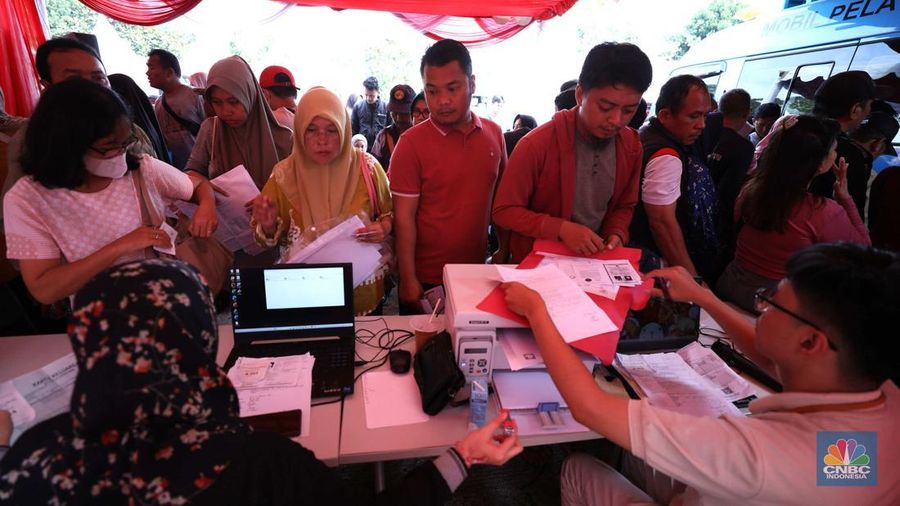 Konferensi pers penyitaan Uang hasil tindak pidana korupsi dalam pemberian fasilitas CPO dan turunanya dari para terdakwa korporasi Wilmar Group sebesar Rp 11.880.351.802.619 di Kejagung, Jakarta, Selasa (17/6/2025). Konferensi pers penyitaan Uang hasil tindak pidana korupsi dalam pemberian fasilitas CPO dan turunanya dari para terdakwa korporasi Wilmar Group sebesar Rp 11.880.351.802.619 di Kejagung, Jakarta, Selasa (17/6/2025). (CNBC Indonesia/Muhammad Sabki)