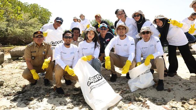 Top! Pertamina Port Logictics Angkut Ratusan Kilogram Sampah dari Laut