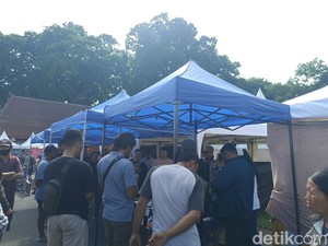 PKL Protes Tak Dapat Stan di Bazar Blitar Jadoel, Sambat Tarif Rp 3 Juta