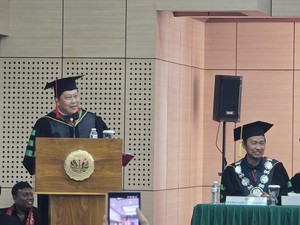 Co-Founder Tumbuh Institute Prof Dr Robet Dikukuhkan Jadi Guru Besar UNJ