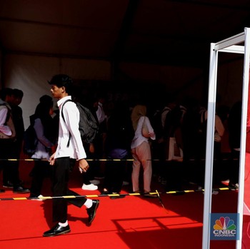Potret Warga Bogor Ramai-Ramai Serbu Job Fair di Stadion Pakansari