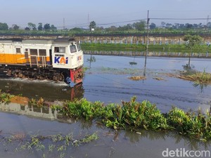 5 Kereta Api Terlambat Akibat Banjir di Porong Sidoarjo