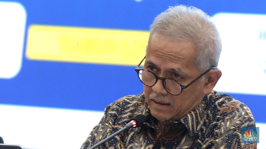 Wakil Menteri Keuangan Indonesia, Anggito Abimanyu saat Konferensi Pers APBN KITA bulan Juni 2025 di Jakarta, Selasa (17/6/2025). (CNBC Indonesia/Muhammad Sabki)