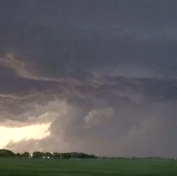 Potret Langit Oklahoma Bak Ditelan Awan Hitam, Tornado Mengamuk