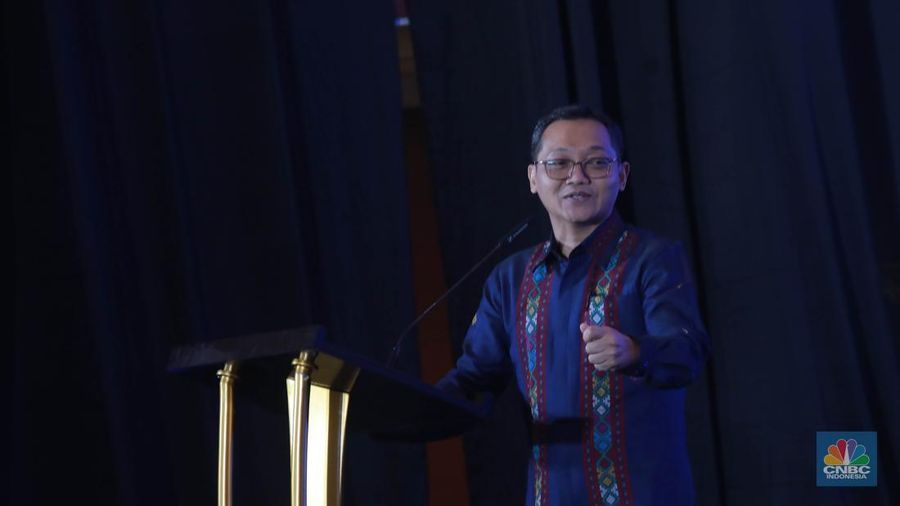 American Economist, Arthur B. Laffer menyampaikan paparan dalam acara CNBC Indonesia Economic Update 2025 di Jakarta, Rabu (18/6/2025). American Economist, Arthur B. Laffer menyampaikan paparan dalam acara CNBC Indonesia Economic Update 2025 di Jakarta, Rabu (18/6/2025). (CNBC Indonesia/Muhammad Sabki)