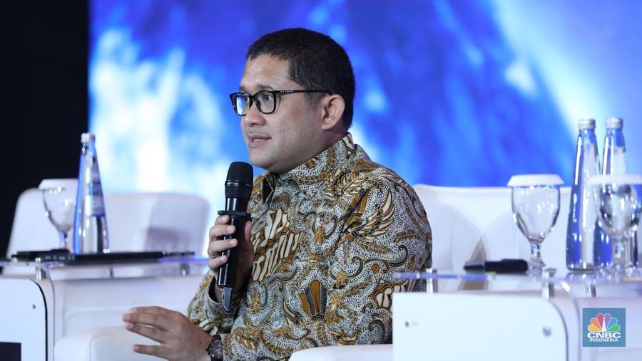 Direktur Jendral Strategi Ekonomi dan Fiskal Kementerian Keuangan, Febrio Kacaribu menyampaikan pemaparan dalam acara CNBC Indonesia Economic Update 2025 di Jakarta, Rabu (18/6/2025). (CNBC Indonesia/Tri Susilo)