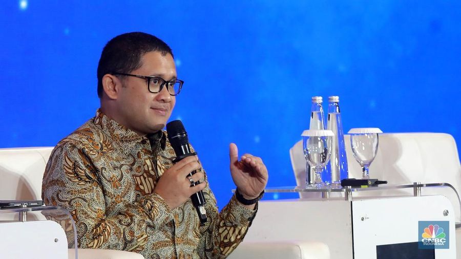 Direktur Jendral Strategi Ekonomi dan Fiskal Kementerian Keuangan, Febrio Kacaribu menyampaikan pemaparan dalam acara CNBC Indonesia Economic Update 2025 di Jakarta, Rabu (18/6/2025). (CNBC Indonesia/Muhammad Sabki)