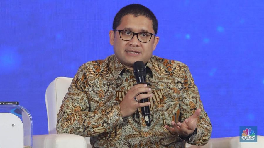 Direktur Jendral Strategi Ekonomi dan Fiskal Kementerian Keuangan, Febrio Kacaribu menyampaikan pemaparan dalam acara CNBC Indonesia Economic Update 2025 di Jakarta, Rabu (18/6/2025). (CNBC Indonesia/Muhammad Sabki)