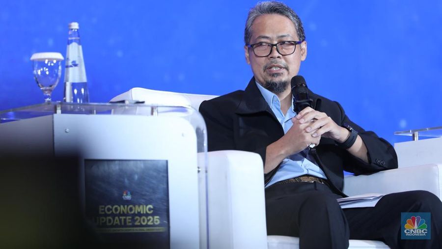 American Economist, Arthur B. Laffer menyampaikan paparan dalam acara CNBC Indonesia Economic Update 2025 di Jakarta, Rabu (18/6/2025). American Economist, Arthur B. Laffer menyampaikan paparan dalam acara CNBC Indonesia Economic Update 2025 di Jakarta, Rabu (18/6/2025). (CNBC Indonesia/Muhammad Sabki)