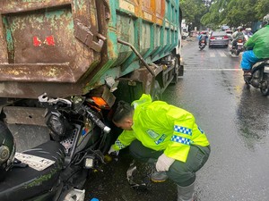 Pemotor Tabrak Truk Berhenti di Bogor, 2 Orang Luka Dilarikan ke RS