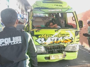 Elf Muat Cabai Meluncur di Permukiman Kota Malang Tewaskan 1 Orang