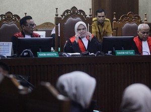 Sifat Serakah Eks Pejabat MA Penimbun Harta Rp 1 T Bikin Hakim Nangis