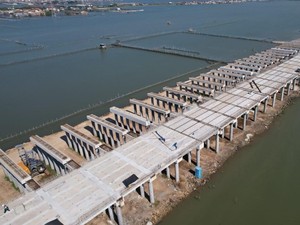RI Bangun Tol Tersambung Giant Sea Wall